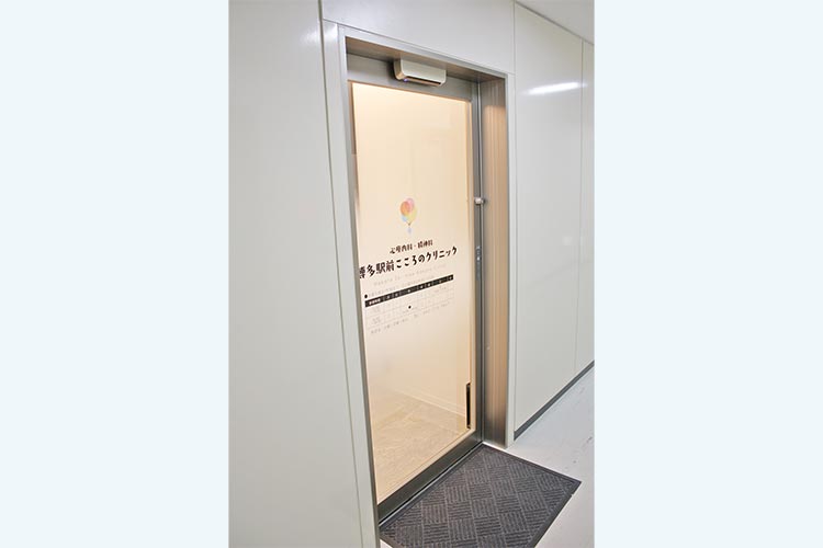博多駅前こころのクリニック入口