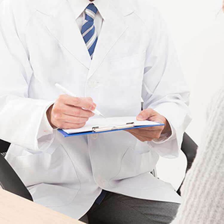 専門医による丁寧な診察のイメージ